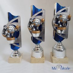 3er Serie Pokale blau-silber mit einer Pokal Männchen Figur